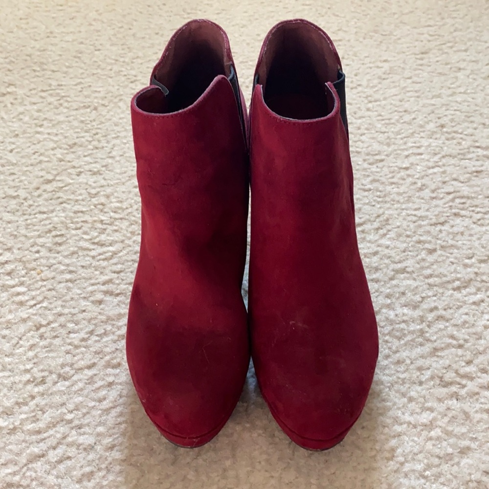 Cute red wedges!